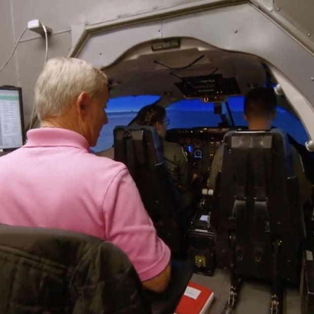 Pilot and Simulator Instructors Link Button Image